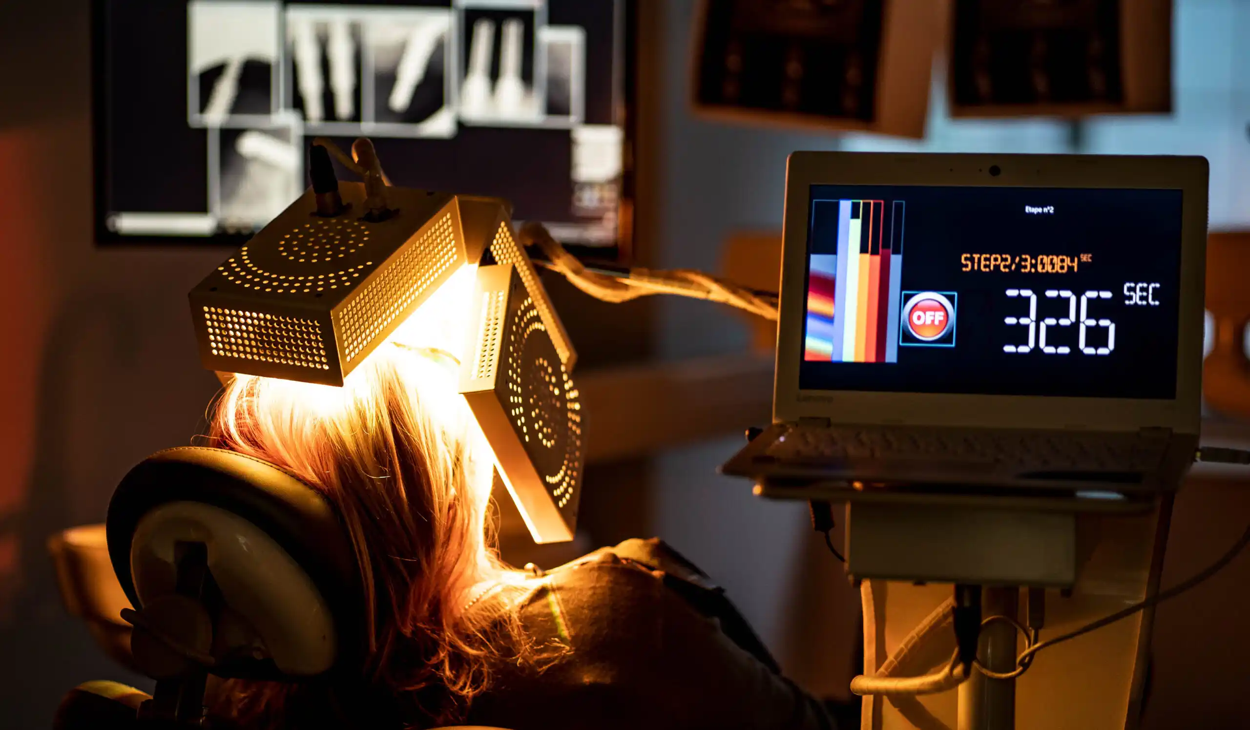 Laser ATP 38 a ser usado por uma paciente.